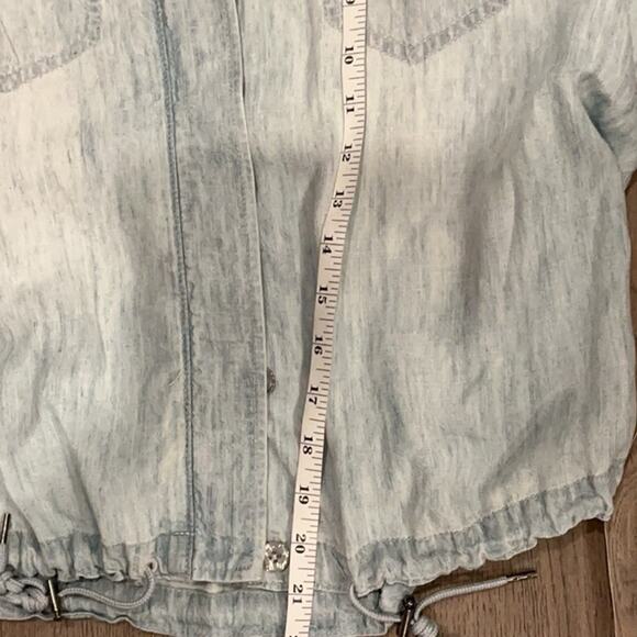 Chico's Light Blue Jean Jacket  Relaxed Fit Casual Cropped Length Size 1/Medium - Picture 7 of 8